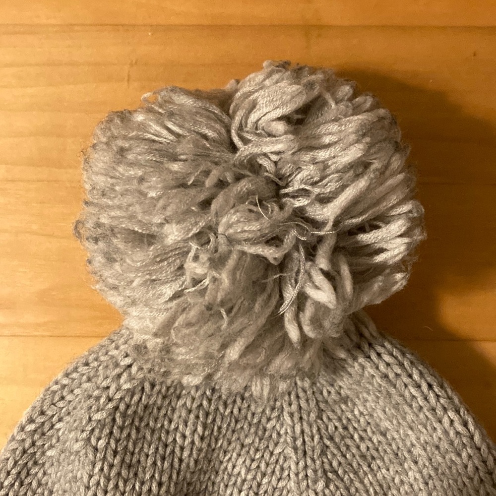 Ugg hat - Picture 3 of 4